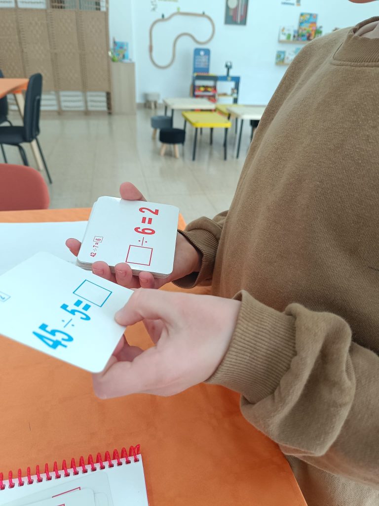 Cálculo mental con tarjetas en la clase de lógico matemática